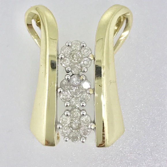 Jewelry - .33 ctw diamond large pendant in 10 kt yellow gold